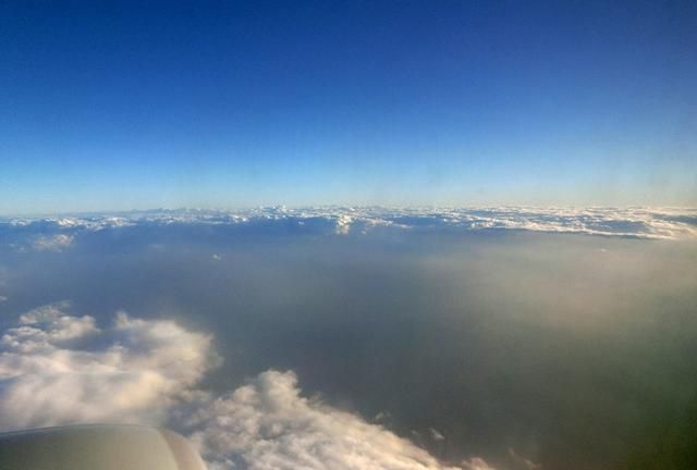 飞机上拍蓝天白云照片图4