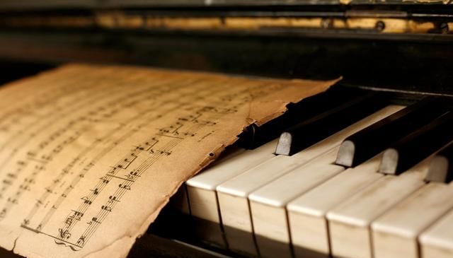 多少人因《卡农》而学琴，旋律的背后还流传着一个凄美爱情的故事