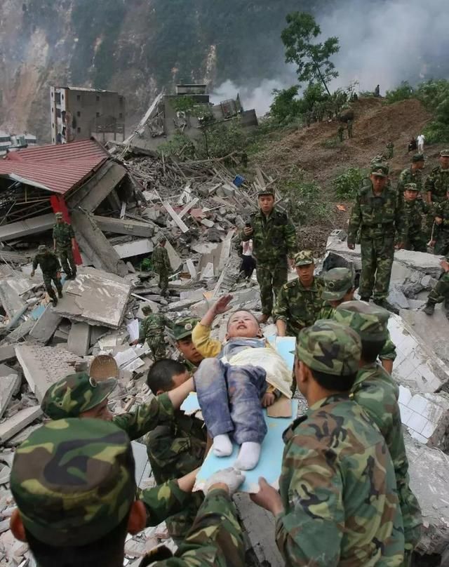 2008年5月12日，汶川地震，缅怀遇难同胞