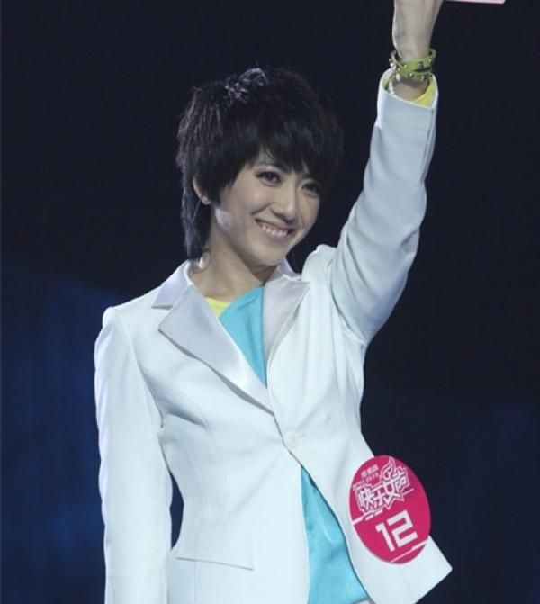 还记得2011届快乐女声季军刘忻吗？她现在长这样啦！