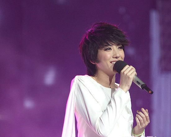 还记得2011届快乐女声季军刘忻吗？她现在长这样啦！