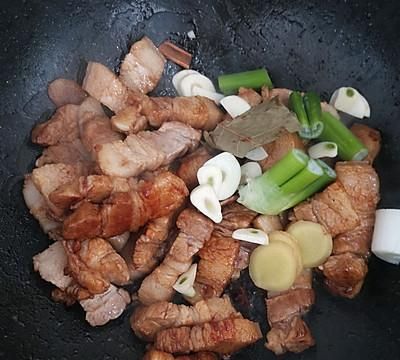 今晚花10分钟做好家常红烧肉，明天便当就吃它