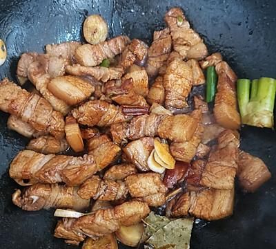 今晚花10分钟做好家常红烧肉，明天便当就吃它