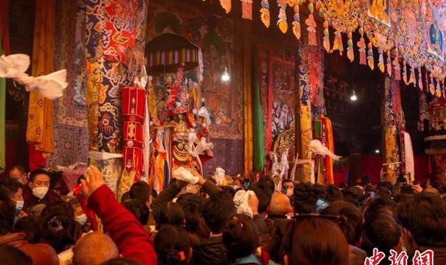 来自“蛙面女神”的祝福 西藏拉萨迎来“仙女节”