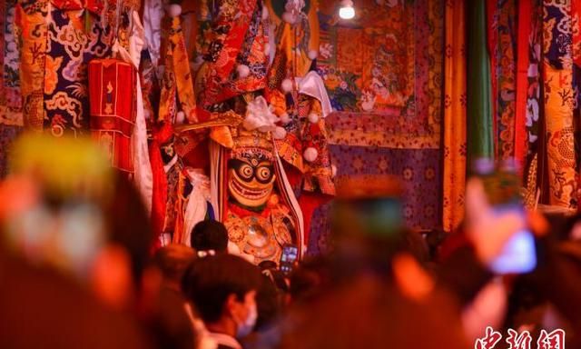 来自“蛙面女神”的祝福 西藏拉萨迎来“仙女节”