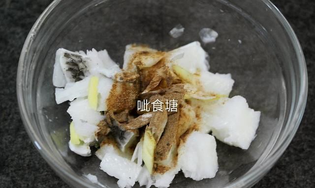 鳕鱼这么炒太美味了，家人都说一盘不够吃，做法很简单，值得收藏