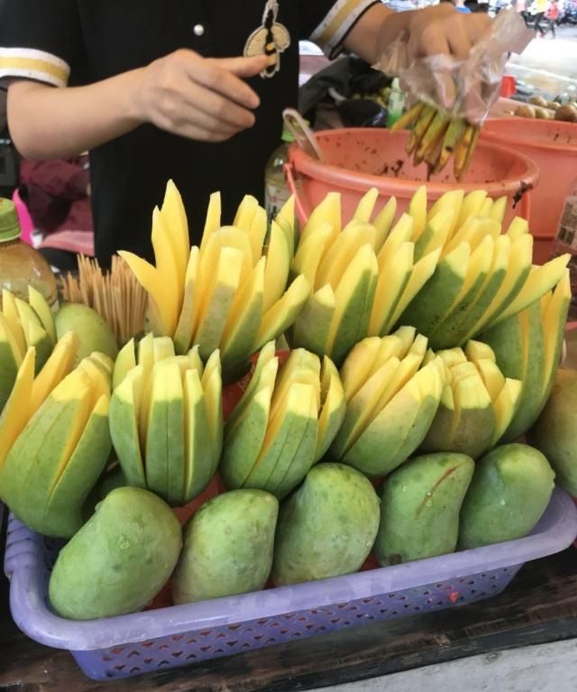 新鲜的芒果怎样做芒果酸比较好吃？舌尖上的博白芒果酸你们吃过吗