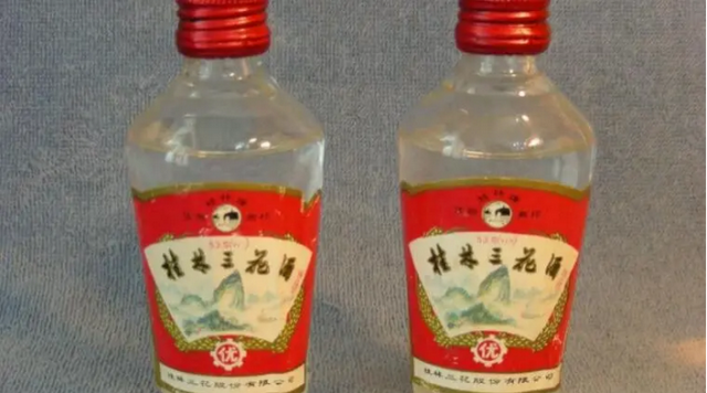 揭秘假酒制作真相，一桶水变成“陈年老酒”只需5分钟，太坑人了