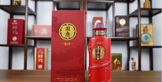 揭秘假酒制作真相，一桶水变成“陈年老酒”只需5分钟，太坑人了