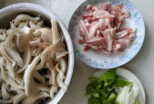 平菇炒肉片怎么做,平菇炒肉片月子餐图7