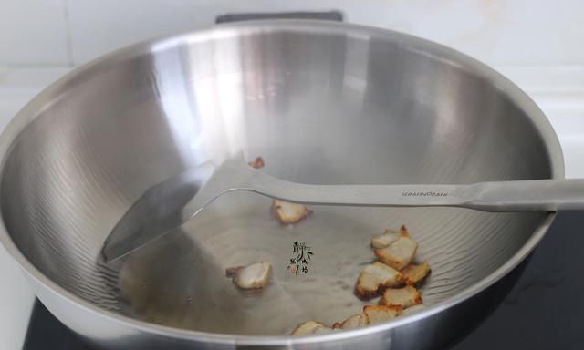 如何给不锈钢锅开锅？拿到可别直接用，教你开锅养锅方法
