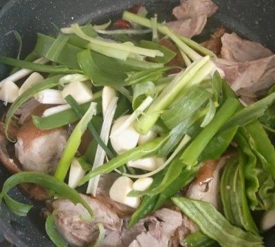 酱香鸭肉一出锅，方圆十里都飘香