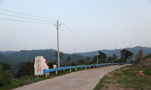 河南小山村满山石头变成宝，石头造福全村人派上大用场