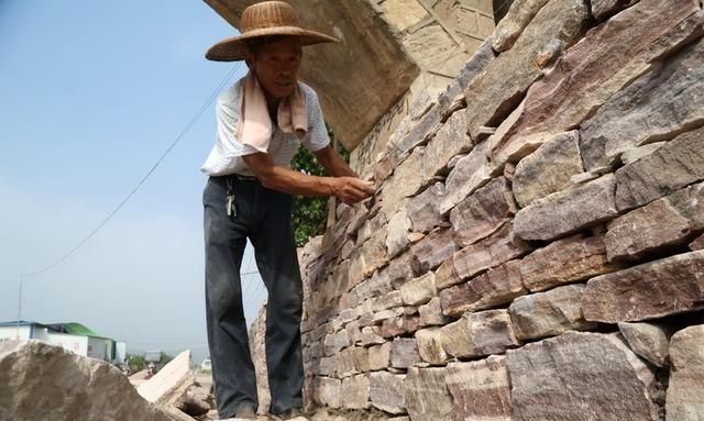 河南小山村满山石头变成宝，石头造福全村人派上大用场