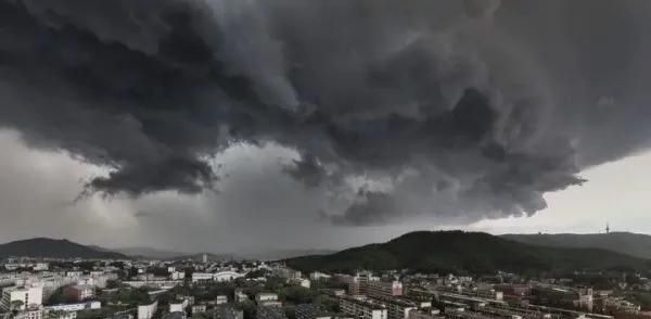 下击暴流造成宁波多人伤亡，何为“低空风怪”天气威力如此之大？