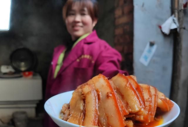 女儿回娘家送年礼，做亳州名菜原油肉，农村地锅蒸肉就是香