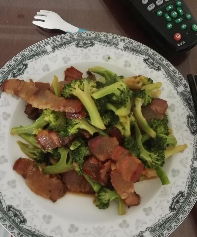 晒的腊肉好吃还是熏的腊肉好吃,风干腊肉还是烟熏腊肉好吃图11