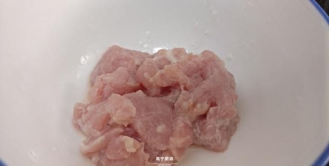 一盘比外面烧烤摊还要好吃10倍的炒粉，做法超简单，好吃到舔盘子