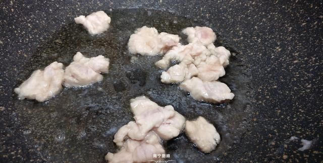 一盘比外面烧烤摊还要好吃10倍的炒粉，做法超简单，好吃到舔盘子