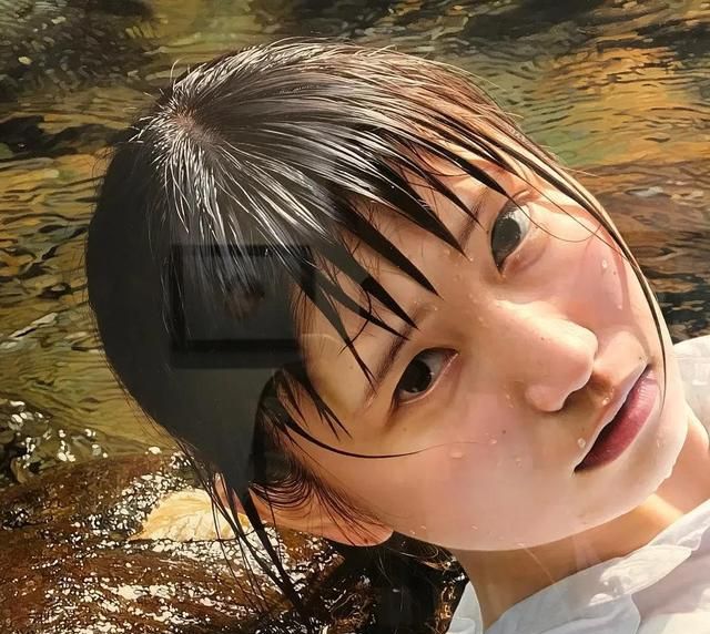 大饱眼福，日本画家画了一幅“少女湿身”图，柔嫩肌肤浸润在水中