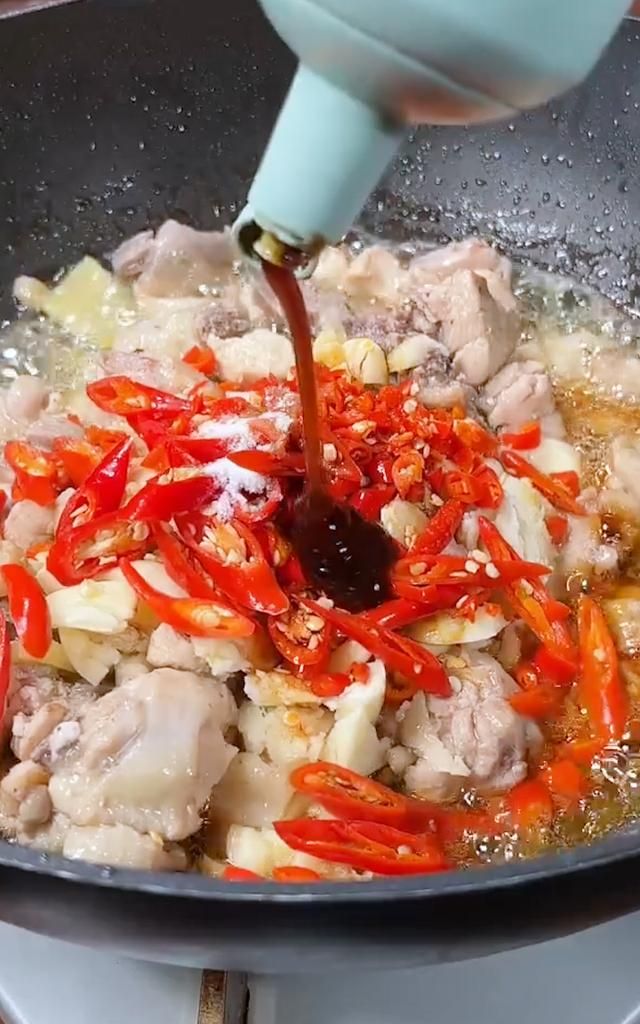 教你制作广东名菜姜炒鸡