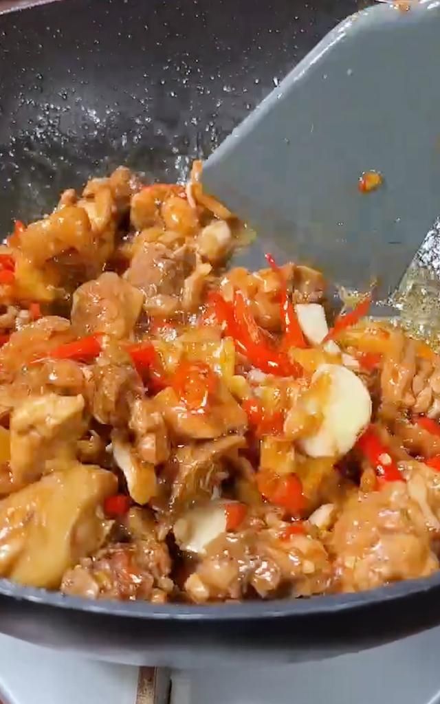 教你制作广东名菜姜炒鸡