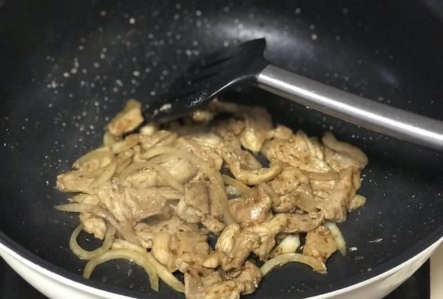 羊肉这样做全家老小都爱，鲜嫩没有膻味，我家一周吃2次