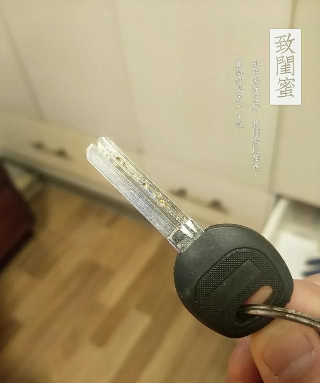 防盗门锁钥匙断在里面了怎么办(老门锁钥匙断在锁里怎么取出来)图2