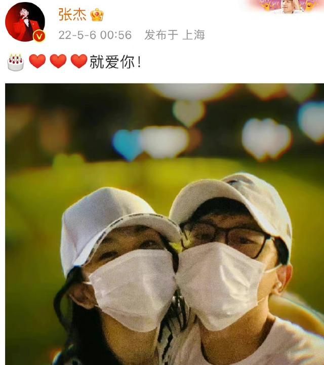 张杰紧抱谢娜庆生，曾被问和谢娜在一起的目的他袒露真言，如今一家五口好幸福