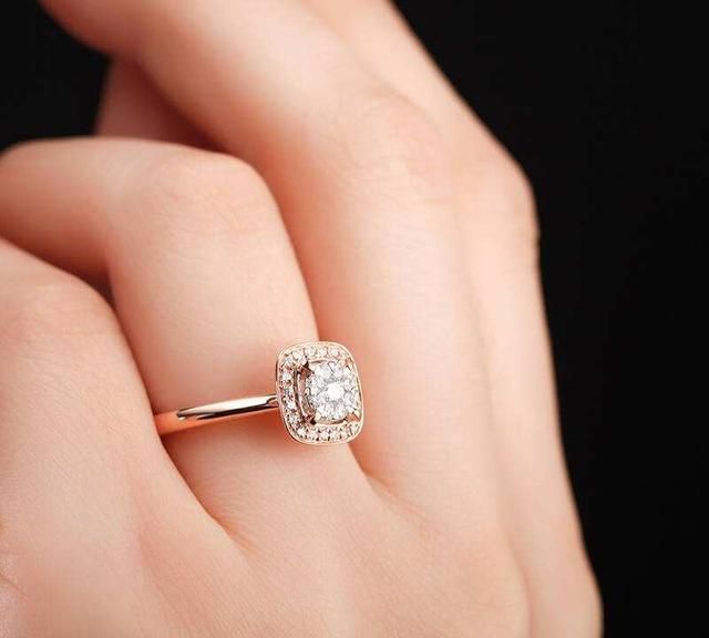 订婚戒指一般多少钱,订婚戒指哪个牌子好图6