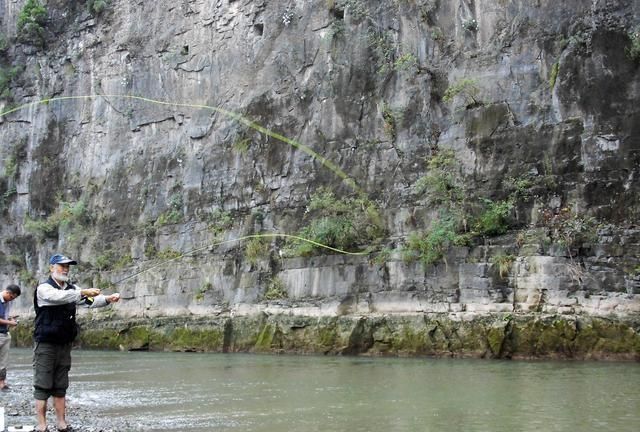 寻鱼太行秘境山里泉，飞蝇探钓山谷深处的溪流精灵——瓦氏雅罗鱼