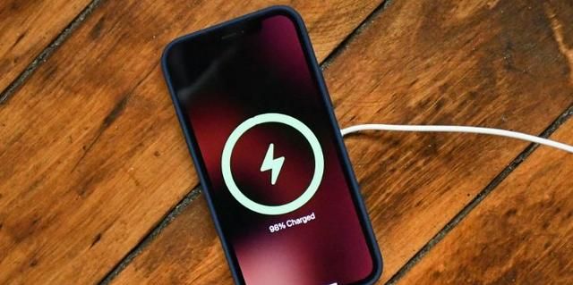 iPhone耗电太快？三个技巧教你延长电池寿命，续航提升明显