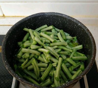 好吃的爆炸的拿手菜--干煸豆角，没有它我就不吃饭！