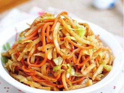 炒饼丝怎么做,豆芽炒饼丝怎么做才好吃图1