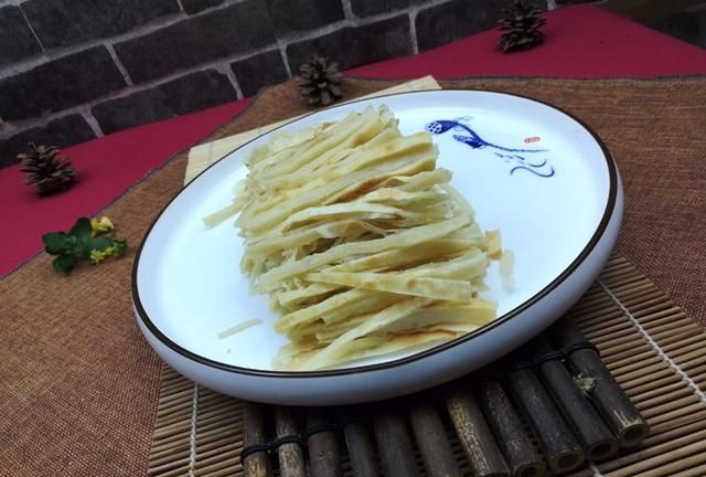 炒饼丝怎么做,豆芽炒饼丝怎么做才好吃图6