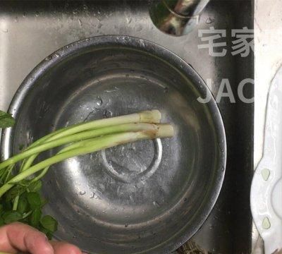 家常香干炒水芹，材料简单，制作方便，鲜香可口，非常下饭