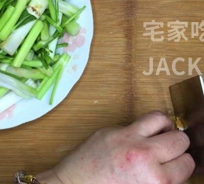 家常香干炒水芹，材料简单，制作方便，鲜香可口，非常下饭