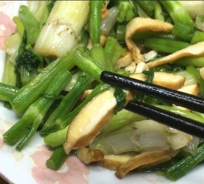 家常香干炒水芹，材料简单，制作方便，鲜香可口，非常下饭