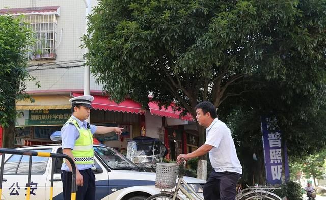 赶时间，忘带身份证、走错考场、推轮椅…别急，桂林交警为你护航