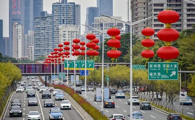 扮靓“春节红” 深圳年味浓