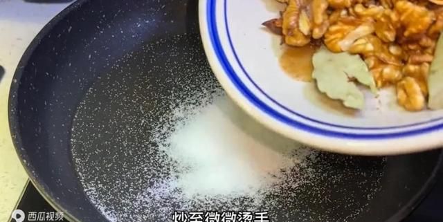 核桃加一把大蒜锅里炒一炒，没想到这么厉害，很多人不懂，真实用