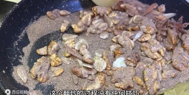 核桃加一把大蒜锅里炒一炒，没想到这么厉害，很多人不懂，真实用