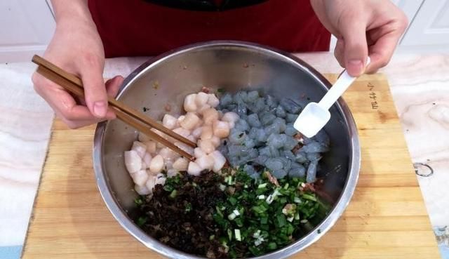 饺子馅这样调才叫鲜，教你做正宗三鲜水饺，鲜香味美，太馋人了