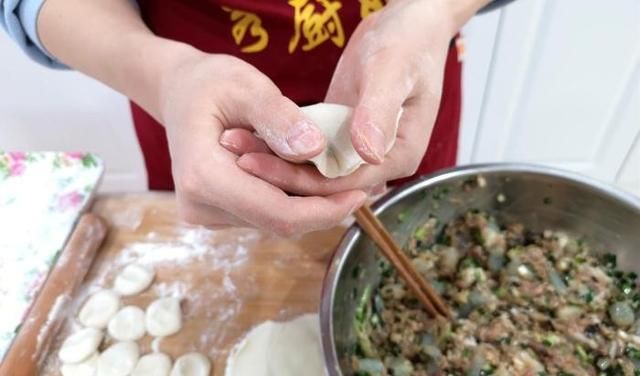 饺子馅这样调才叫鲜，教你做正宗三鲜水饺，鲜香味美，太馋人了