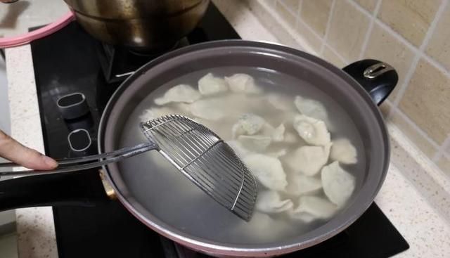 饺子馅这样调才叫鲜，教你做正宗三鲜水饺，鲜香味美，太馋人了