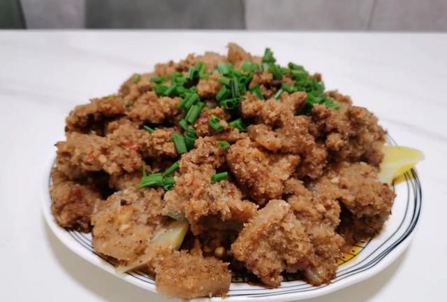 这粉蒸肉入口即化，甩饭店好几条街