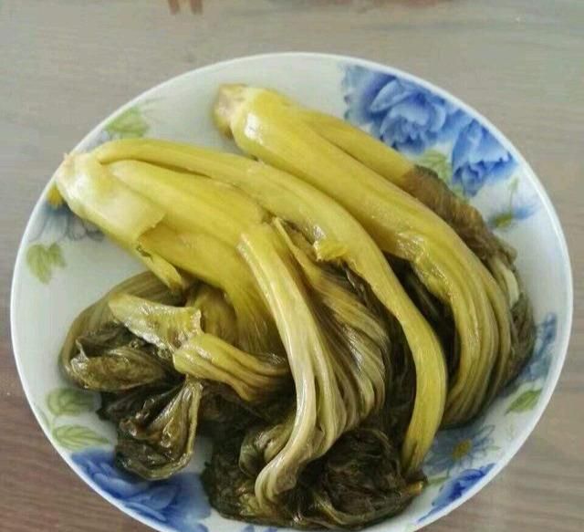 腌酸菜时，用凉水还是热水？10人做9人错，难怪酸菜不酸不脆