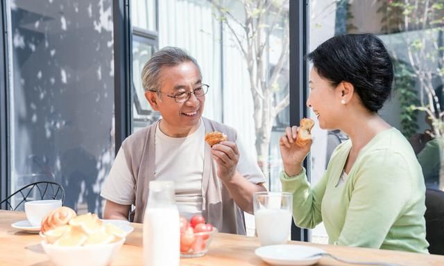 中年人喝骨头汤好吗,中年人喝骨头汤好不好图5