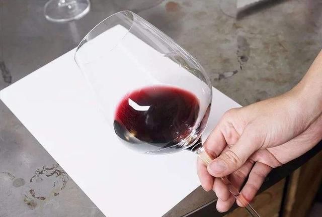 为什么喝红酒要用大的杯子呢,一般喝红酒用多大规格的杯子图2
