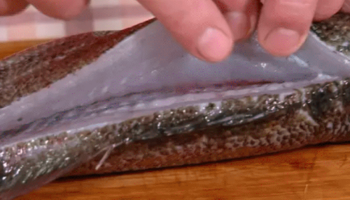 做鱼时，用盐腌就错了，教你调制1碗“去腥汁”，鱼肉营养超鲜嫩